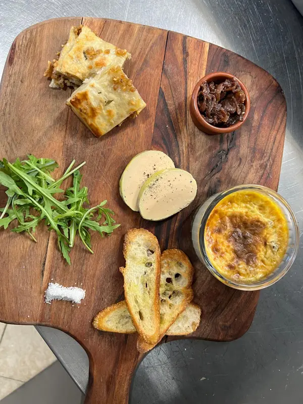 Foie gras maison et toasts
